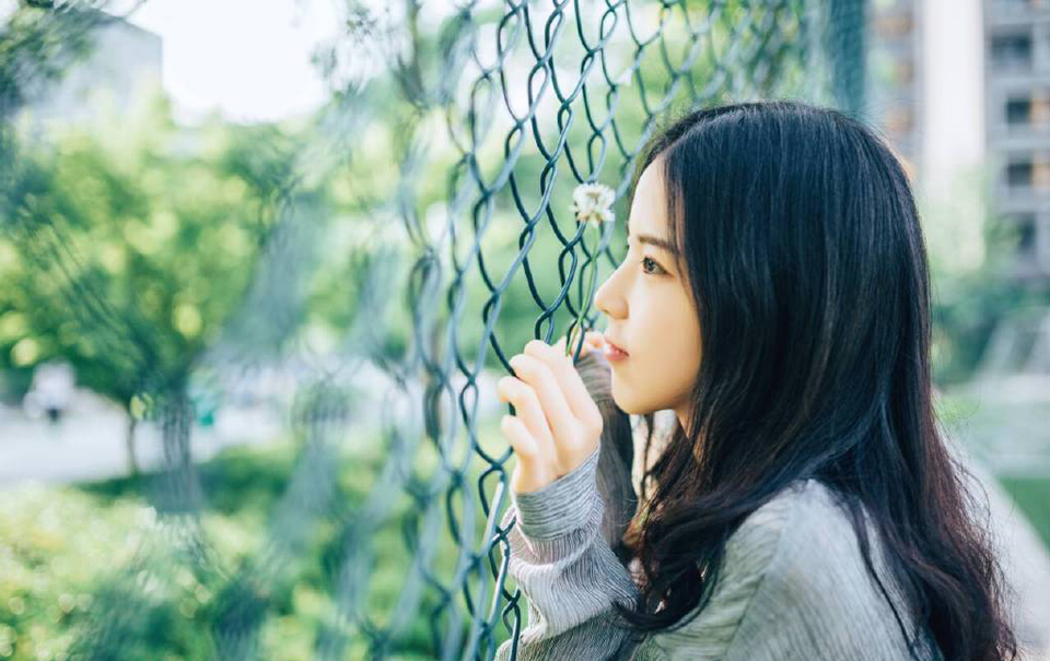 “这就有点儿荒唐了吧，老先生，就算为财，也不该编造这种东西。”孟达摸索着下巴，心中有些埋怨刘璝，粗人一个，连尾巴都扫不干净。